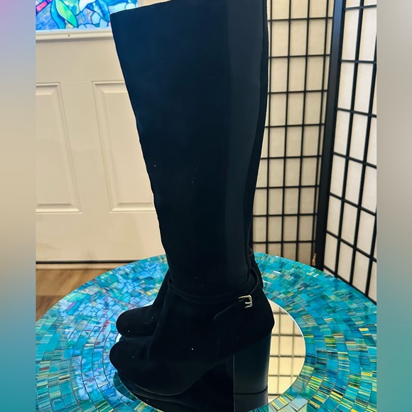 Chic Black Heeled Women's Boots - Picture 3 of 4